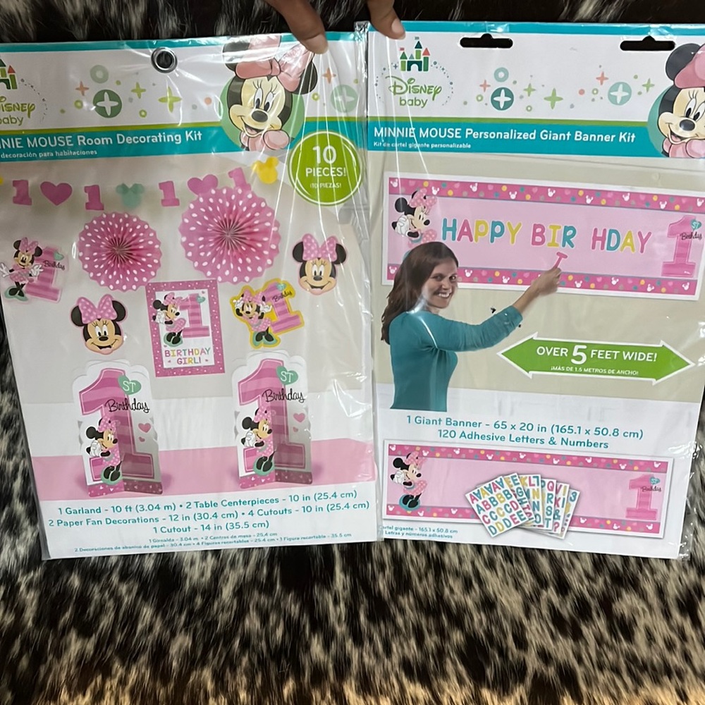 New in package Disney baby Minnie Mouse birthday room decorating kit and banner